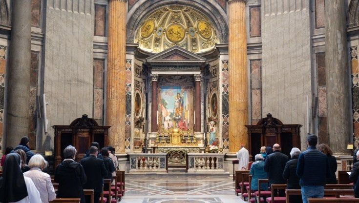 Papa Francesco lancia la maratona di preghiera per la fine della pandemia. Mancuso: "Mercanteggiare con Dio è qualcosa di spiazzante"