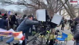 Assalto al Congresso Usa, i rivoltosi pro-Trump distruggono le attrezzature dei media