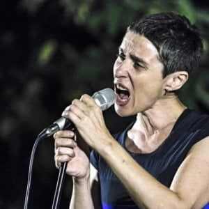 Il ritorno di Mara dopo il cancro: "Ora canto per la vita"