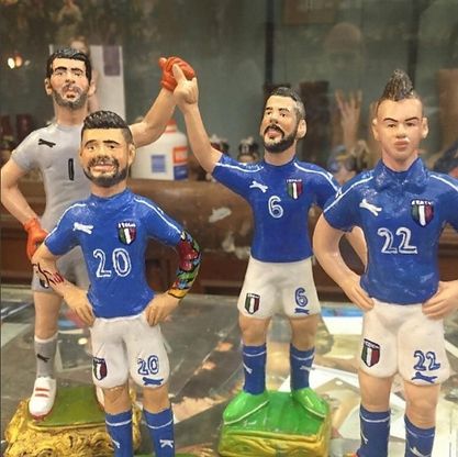 Euro 2016, le statuine di Insigne e Buffon a San Gregorio Armeno