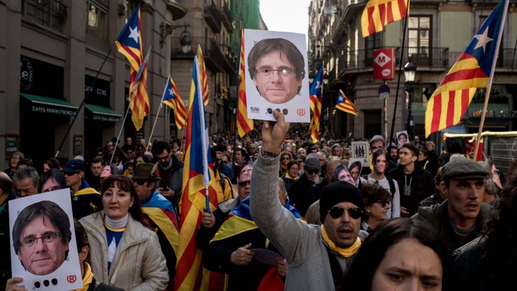Catalogna, metà del fronte separatista non vuole più Puigdemont