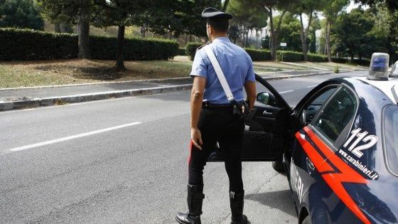 Milano, baby gang di 15enni picchia ed estorce soldi a due coetanei: quattro arresti 