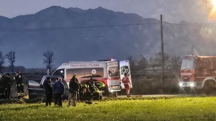 Rivarolo Canavese, auto esce di strada: muoiono due giovani, gravissima una ventiduenne