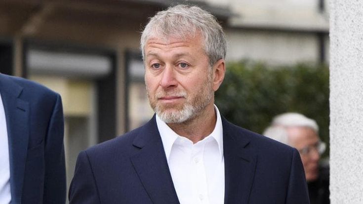 L’ultimatum di Starmer a Abramovich: “Dia a Kiev i 2,5 miliardi ricavati dalla vendita del Chelsea”