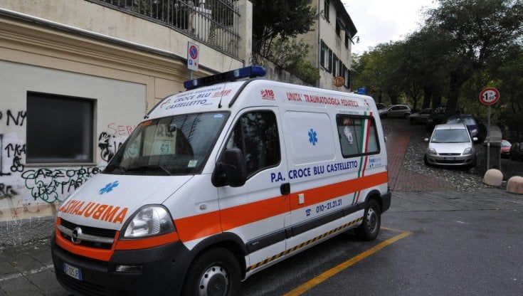 Incidenti sul lavoro, operaio resta incastrato con il braccio in un macchinario a Trezzano