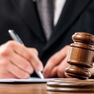 Asti, lasciata a casa perché malata di tumore. Il giudice: "Licenziamento illegittimo"