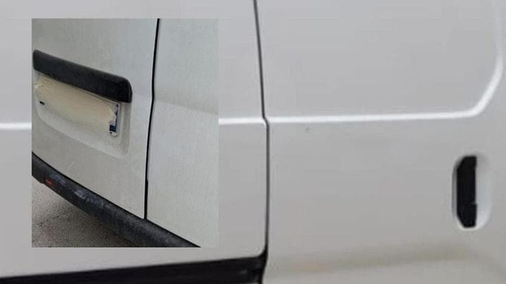 Monopoli, in furgone nell’area pedonale con la targa coperta con lo scotch: multato e denunciato