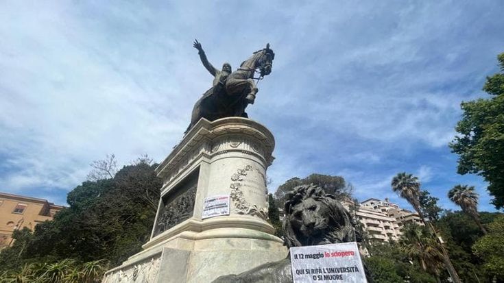 Cartelli sulle statue, protesta all’Università di Palermo. Domani lo sciopero