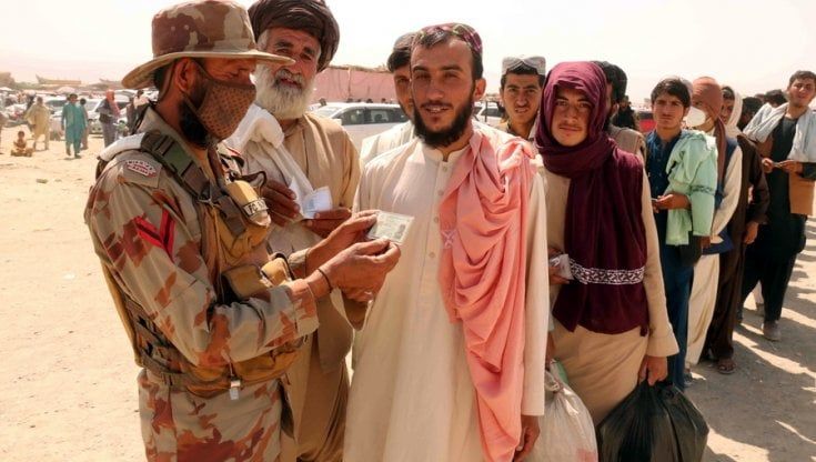 Pakistan, conclusa la campagna  per il rilascio di carte di identità elettroniche ai rifugiati afghani registrati