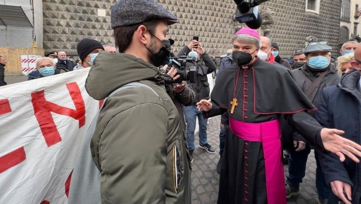 Napoli, l'arcivescovo Battaglia incontra i disoccupati prima della celebrazione dell'Immacolata: "Fare sinergia per creare lavoro""