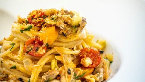 Una trattoria (e che trattoria) sull'isola: l'estate essenziale dei fratelli Alajmo
