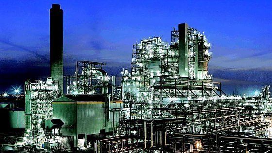 La produzione industriale frena, ma cresce del 2,5% rispetto al 2015