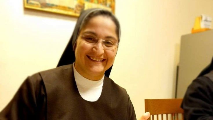 Da Sommelier a suora, la nuova vita di Carmen nel segno delle nozze di Cana