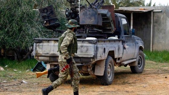 Libia, Onu: “Accettate Berlino”. Haftar viola la tregua: sei razzi contro aeroporto