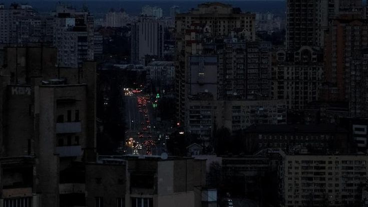 Ucraina, Natale al buio: la vendetta del Cremlino devasta la rete elettrica