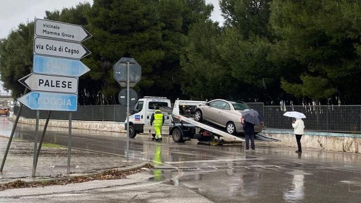 Bari, due incidenti in mezz’ora sulla tangenziale a causa della pioggia: nessun ferito ma traffico a rilento per tre ore