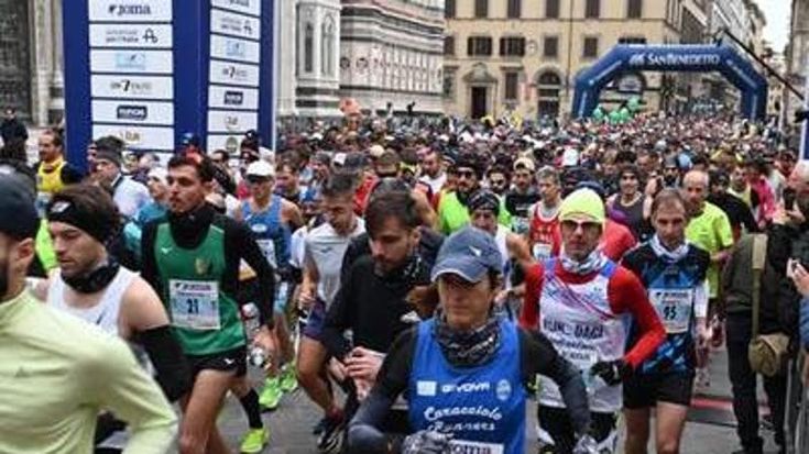 Domenica c’è la Estra Firenze Marathon: ecco come cambiano traffico e percorsi di bus e tram