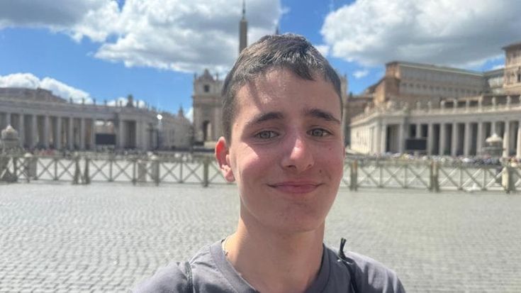Lo studente, la suora e l’artista: le voci di chi ha partecipato al funerale