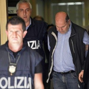 Donna crocifissa, sei le violenze contestate a Viti dai pm
