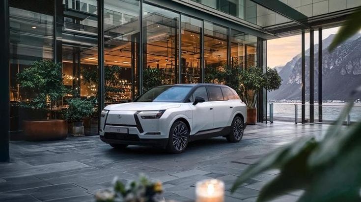 Lexus presenta TZ, il Suv elettrico a sei posti che inaugura l’era "Driving Lounge"