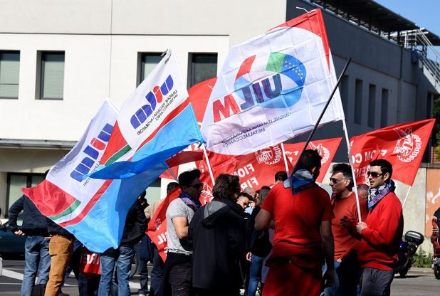 Firenze, lo sciopero dei metalmeccanici: presidi in tutta la Toscana