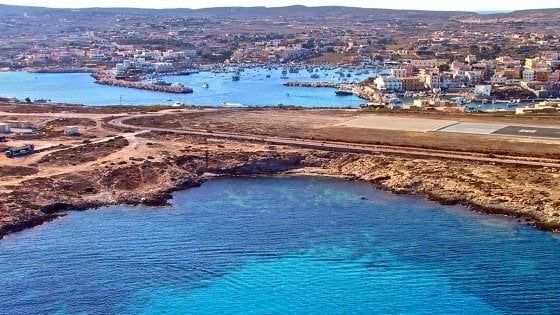 Aerei, il sindaco di Lampedusa: "Biglietti della Dat più costosi delle tariffe previste, Enac verifichi" 