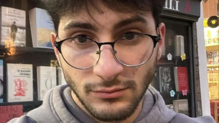 A Cecina arriva il nuovo prof, ma ha “solo” 19 anni e lo scambiano per studente