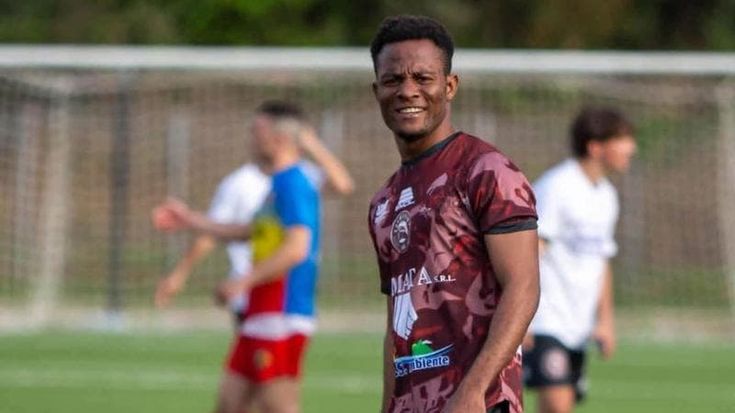 Dal barcone ai campi di calcio, il sogno spezzato di Christian morto con lo scooter a 22 anni