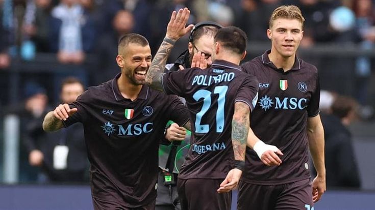 Il Napoli domina all'Olimpico (2-0): Lazio ko con i gol di Spinazzola e Rrahmani