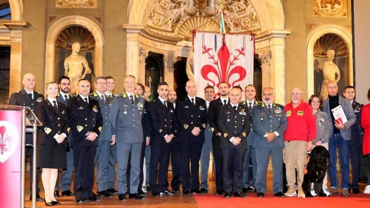 Premiati a Palazzo Vecchio cani bagnino e conduttori della Sics: "Animali speciali"