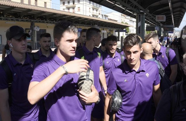 La Fiorentina in partenza per il ritiro di Moena 