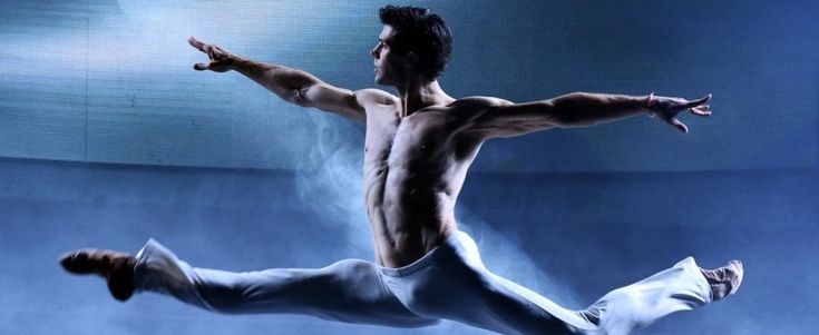 Roberto Bolle il mattatore, il suo show 'Danza con me' vola al top negli ascolti