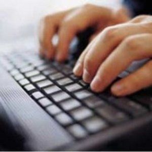 Pedopornografia più di 60 arresti: le vittime adescate grazie alle chat ai social network