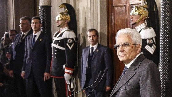 Finite le consultazioni. Pd: "Governo di tutti per andare al voto" M5s: "Renzi resti, elezioni dopo la Consulta"