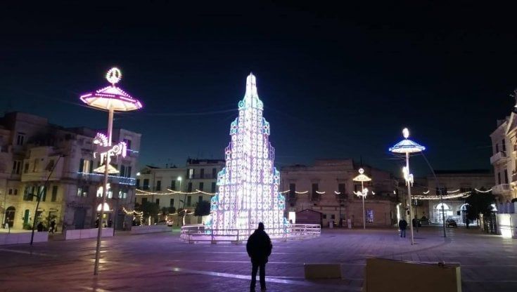L'albero di Natale a Ruvo di Puglia è fatto di luci: Forbes lo incorona tra i 21 più belli al mondo