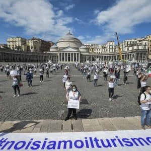 "Napoli, serve un Covid hotel per i turisti contagiati"
