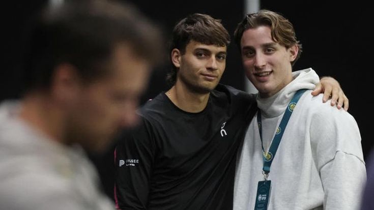 Edoardo Bove in tribuna nel box di Cobolli al torneo di Rotterdam