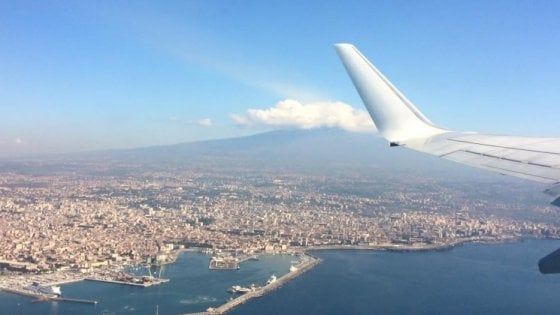 Caro voli in Sicilia, emendamento al bilancio di Fi: 100 milioni per la continuità territoriale