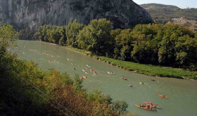 Canoa, sfida tra le acque: torna l'Adigemarathon