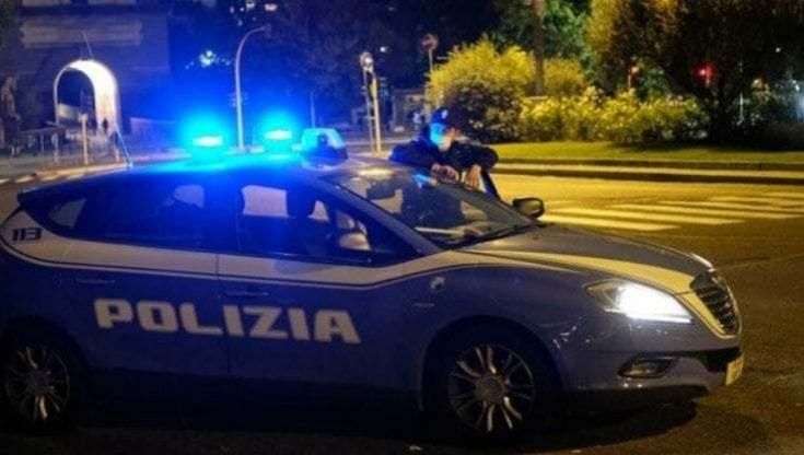 Settimo Torinese, lite in strada per debiti. Tenta di accoltellarlo con il taglierino e fugge in monopattino 