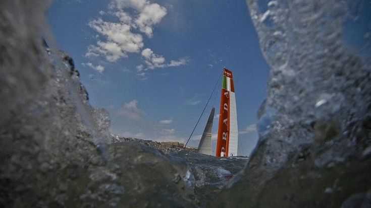 Lungomare 2013, le world series di coppa america a Napoli: uno scafo a pelo d’acqua