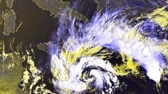 Arriva Medicane, il "ciclone" del Mediterraneo: allerta venti e burrasca in Sicilia e Calabria