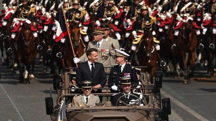 La parata sugli Champs-Elysées nel segno dell’Ucraina