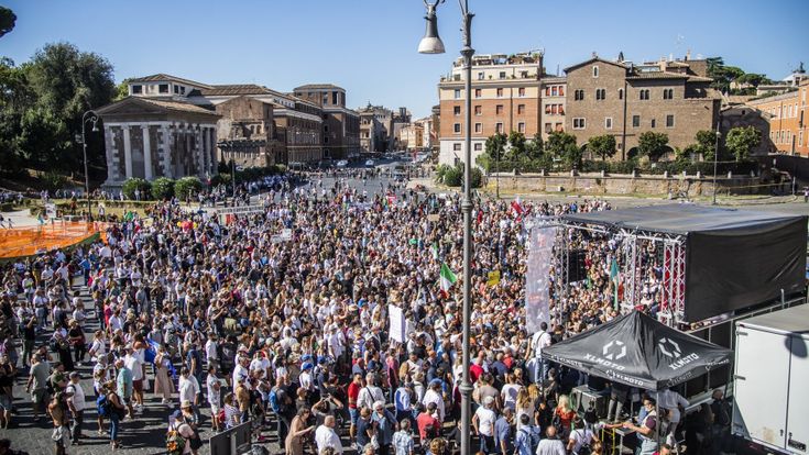 “Via la museruola”. La marcetta su Roma dei No Mask