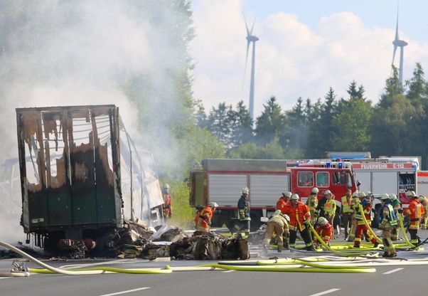 Germania, bus scontro camion: morti e feriti