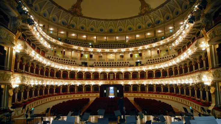 "Il teatro è vivo, il teatro è chiuso": viaggio tra i palcoscenici di Bari immobili per il Coronavirus 