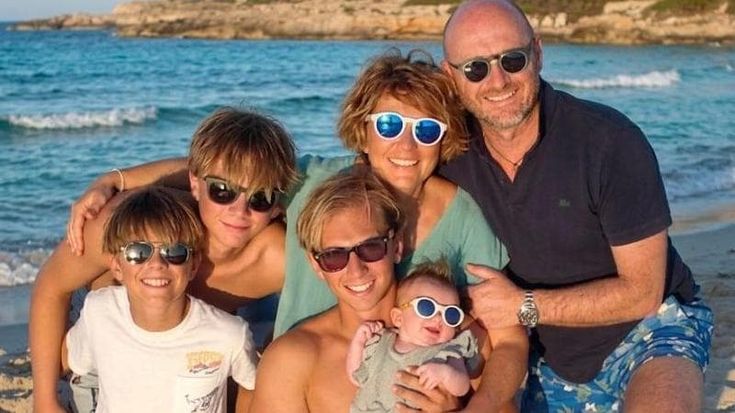 Deborah Volco, mamma per la quarta volta a 52 anni: “Alle donne dico che si può fare”