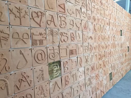 Matera, i geroglifici di Grillo nel parco delle sculture