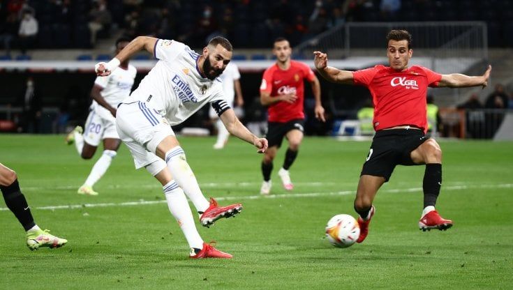 Spagna, Asensio e Benzema riportano il Real in vetta: goleada al Maiorca. Il Siviglia batte il Valencia