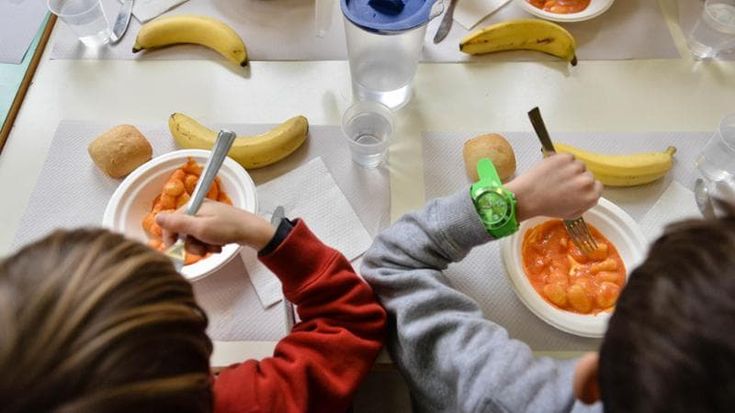 Mortara, “pasto in bianco” a scuola per chi non è in regola con il pagamento del servizio mensa